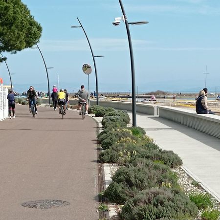 Seaview Beach Front Grado Pineta Andromeda Exterior photo